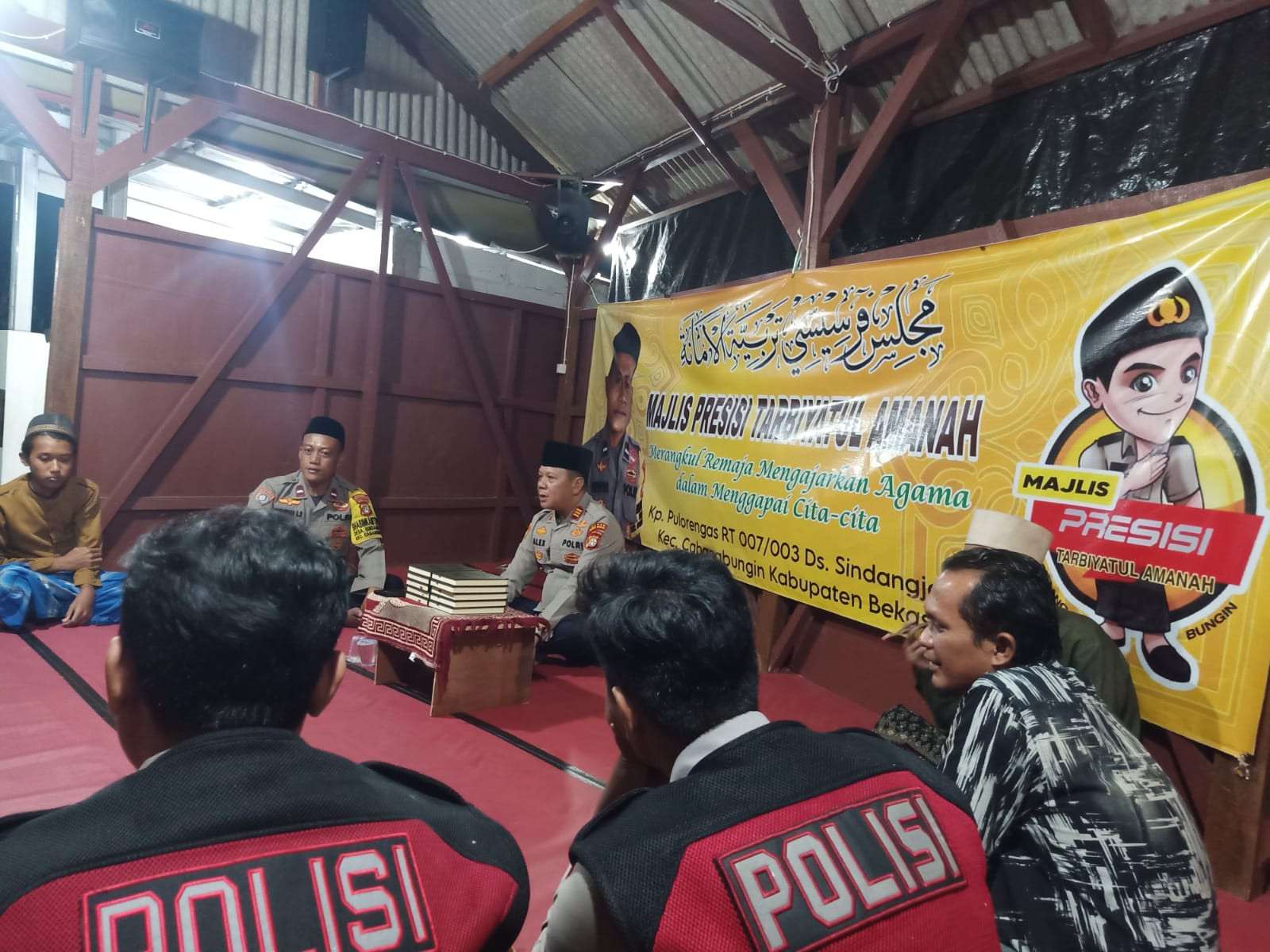 Kapolsek Cabangbungin Gelar Safari Kamtibmas, Serahkan Wakaf Al-Qur’an ke Majelis Presisi Tarbiyatul Amanah