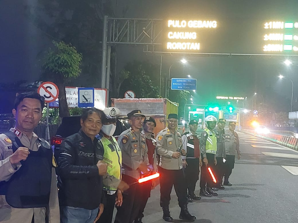 Amankan Wilayah, Kapolsek Bekasi Barat Pimpin Patroli Skala Besar