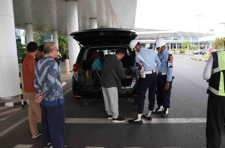 Satpom Lanud Sjamsudin Noor Gelar Operasi Gaktib Gabungan, Perketat Pengawasan Kendaraan di Bandara Internasional