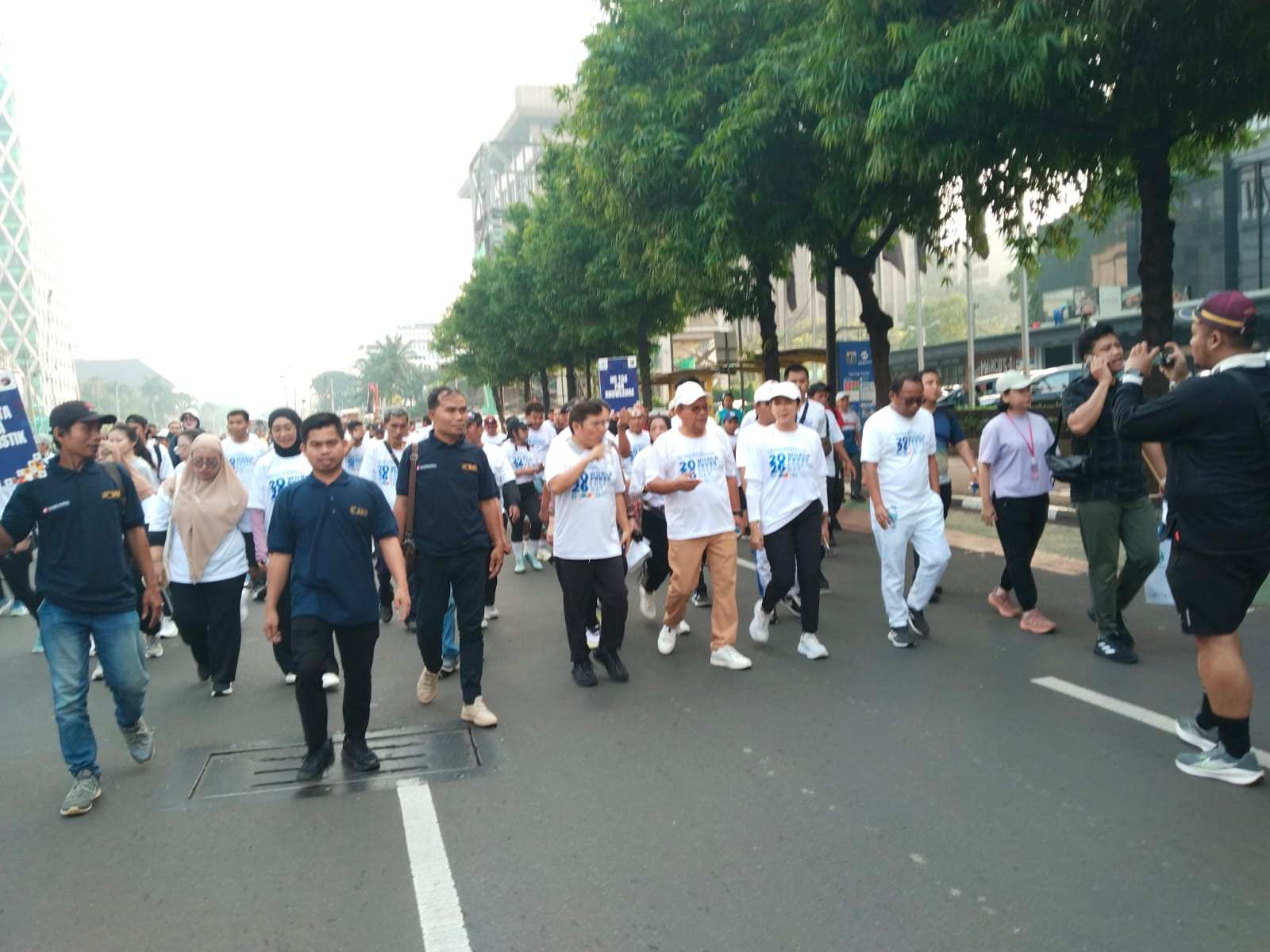 Dewan Pers Gelar Fun Walk Ratusan Peserta Meriahkan Fun Walk Hari Kebebasan Pers Sedunia di Jakarta