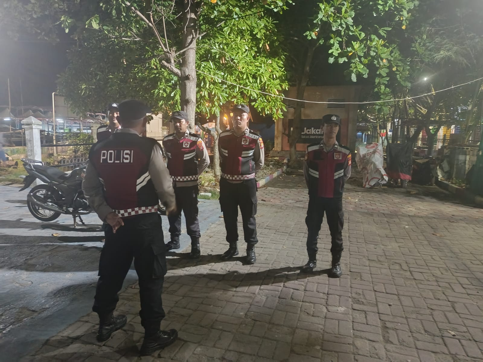 Patroli Gabungan Dini Hari Polsek Kepulauan Seribu Utara Antisipasi 3C, Warga Diajak Aktif Gunakan Layanan 110