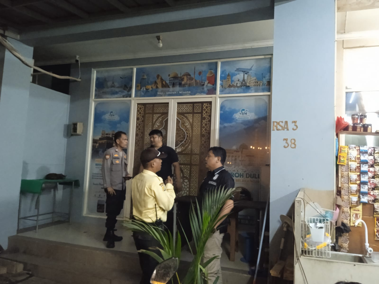 Respons Cepat Laporan 110, Polsek Bekasi Selatan Cek TKP Gangguan di Kantor Travel Umroh