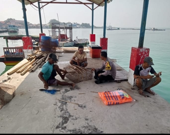 Bhabinkamtibmas Pulau Panggang Ajak Warga Jaga Kamtibmas Demi Wisata Aman dan Nyaman