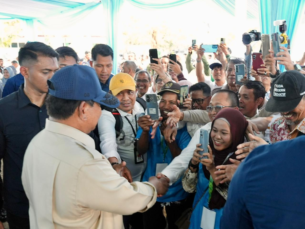 Cek Panen Raya di Karawang, Petani Antusias Bertemu Prabowo