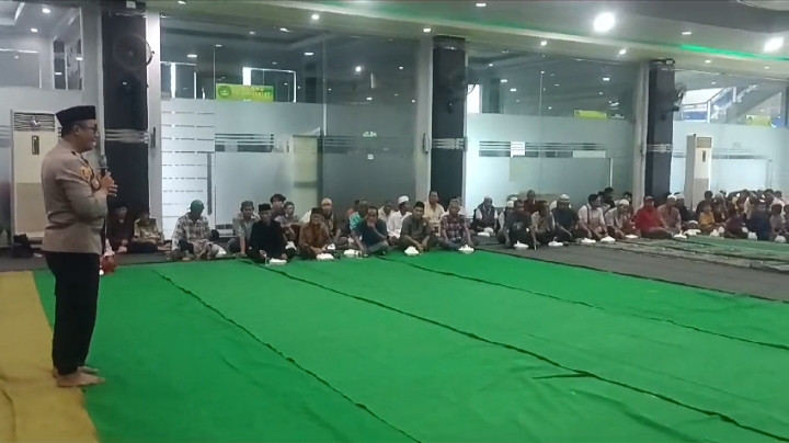 Kapolsek Koja Buka Puasa Bersama Pesantren Kilat di Masjid Almukarommah