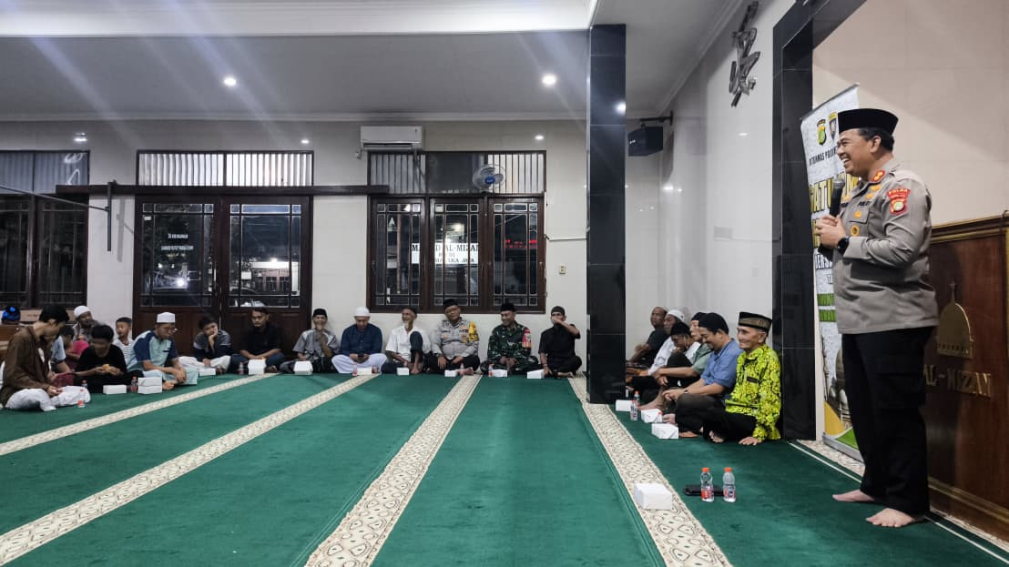 Polda Metro Jaya Gelar Satu Jam Mengaji Bersama Polisi di Masjid Al-Mizan