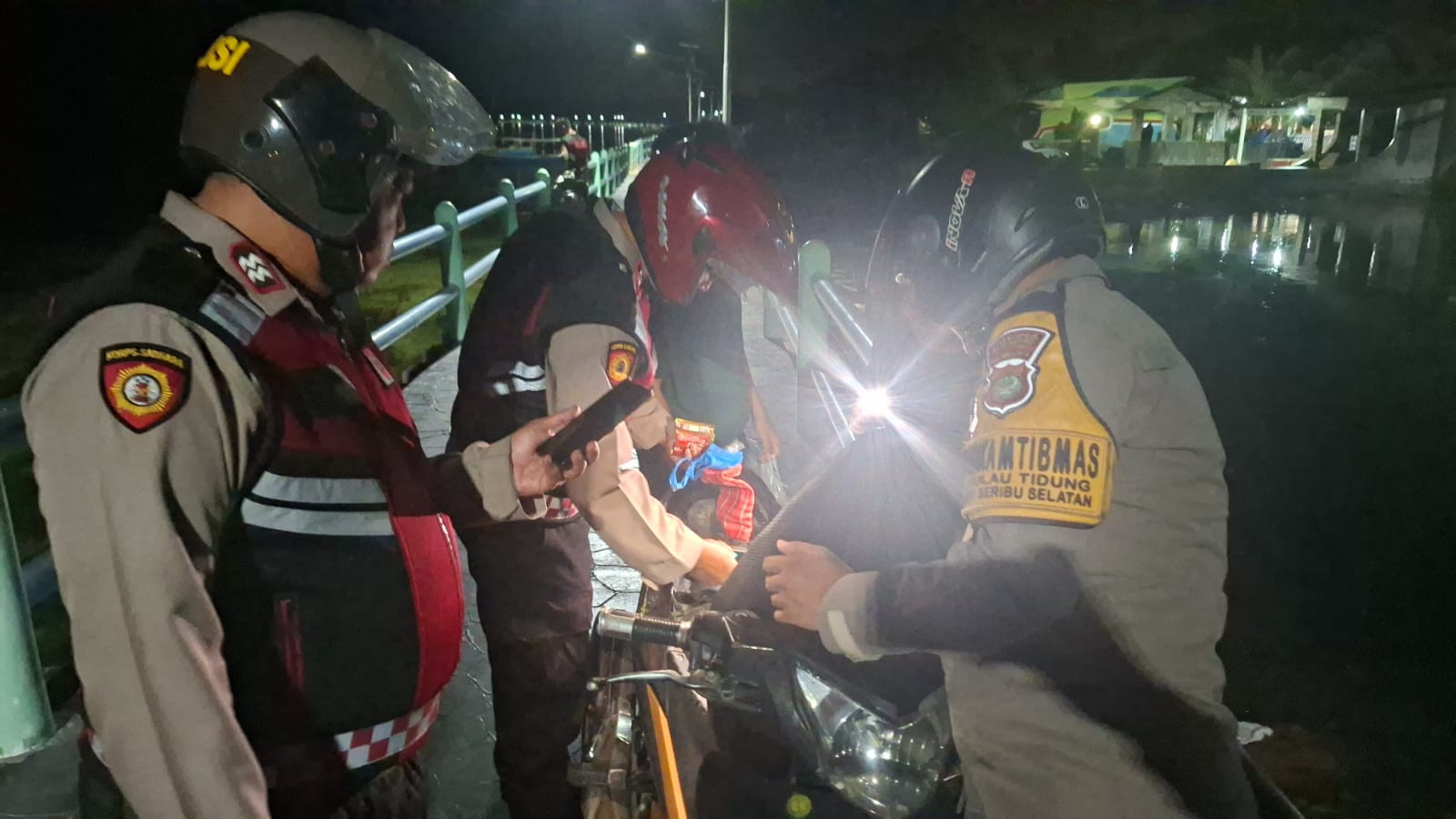Polsek Kepulauan Seribu Selatan Intensifkan Patroli Malam  Cegah 3C  dan Sosialisasi 110