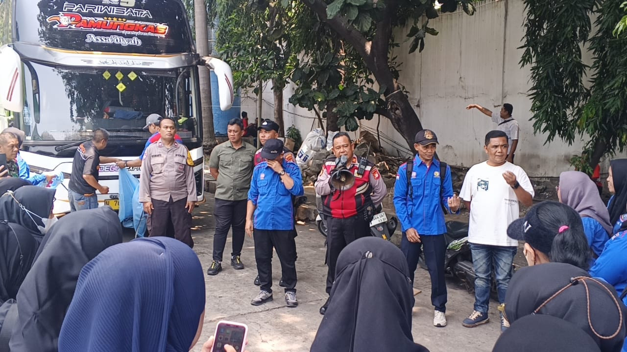 Pengawalan Kegiatan Keberangkatan Massa Buruh PT. Cahaya Perdana Plastik ke Jababeka Bekasi