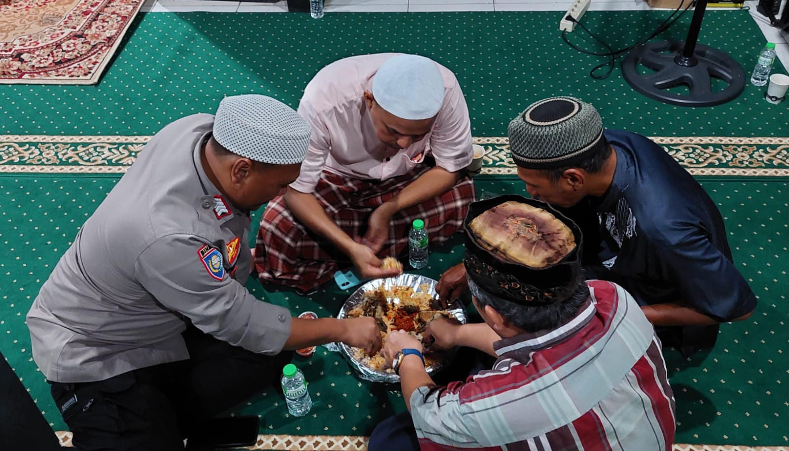 Bhabinkamtibmas Harapan Mulya Hadiri Pengajian Ratiban