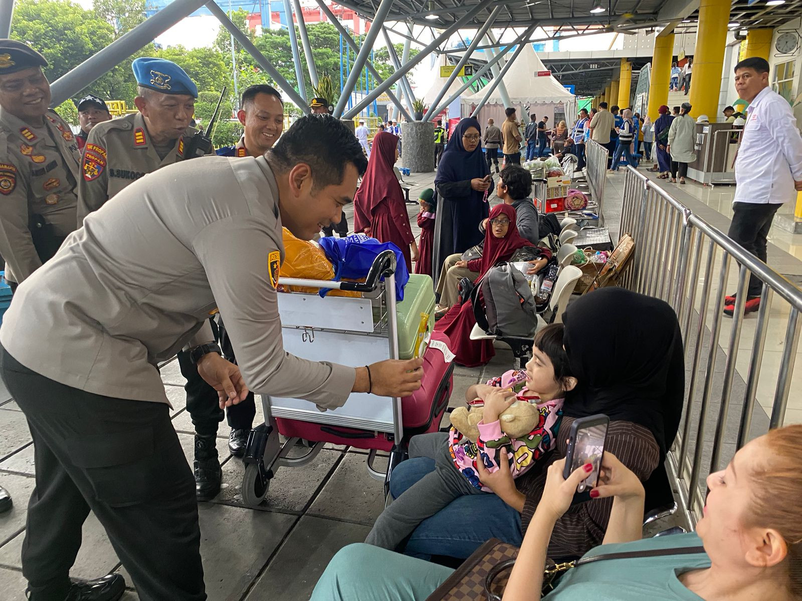 Pengamanan Humanis Embarkasi KM Kelud di Tanjung Priok Berjalan Aman dan Tertib