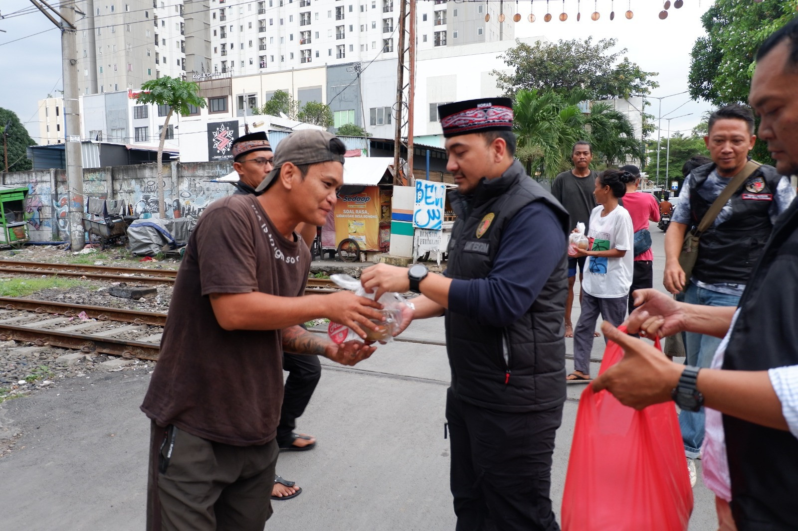 Unit Reskrim Polsek Pademangan Gelar Jumat Berkah, Wujud Kepedulian bagi Masyarakat