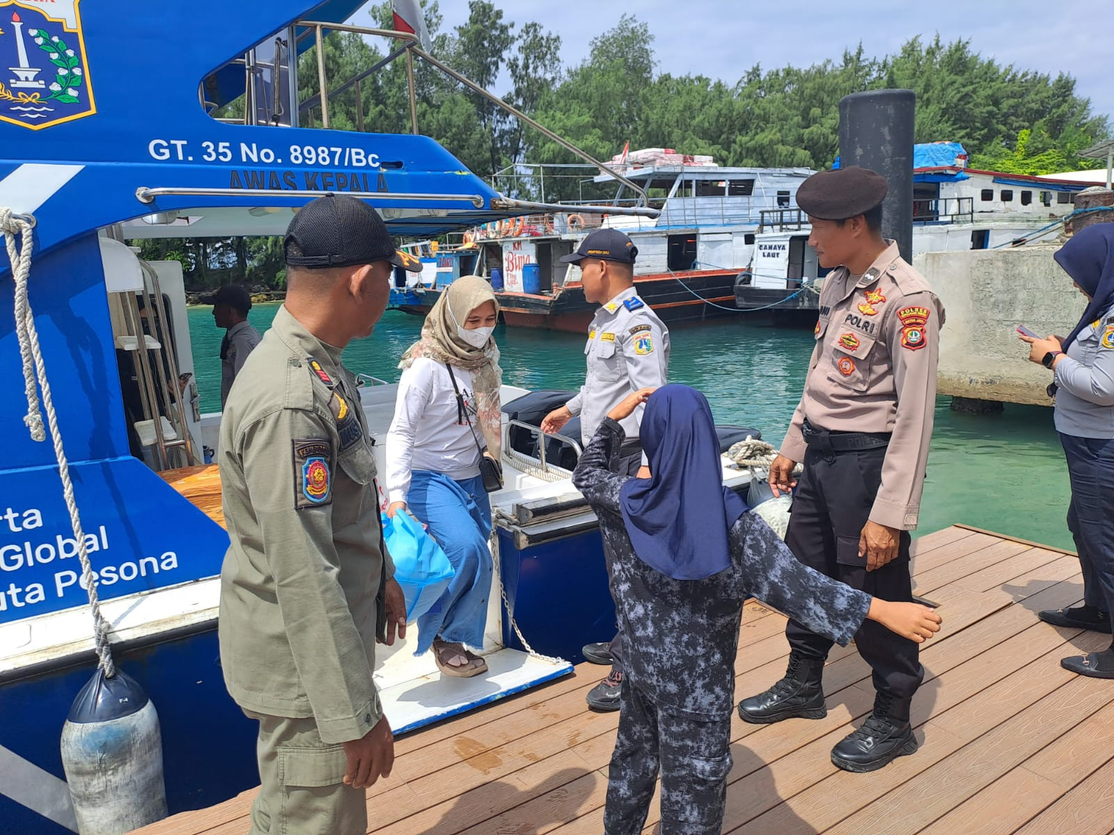 Polisi Baik Jaga Dermaga Pulau, Polsek Kepulauan Seribu Selatan Hadirkan Rasa Aman dan Humanis