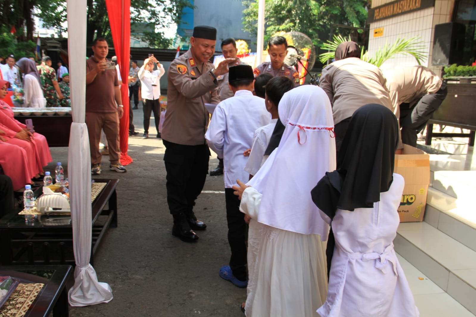 Polsek Bekasi Barat Santuni Anak Yatim pada HUT Bhayangkara ke-80