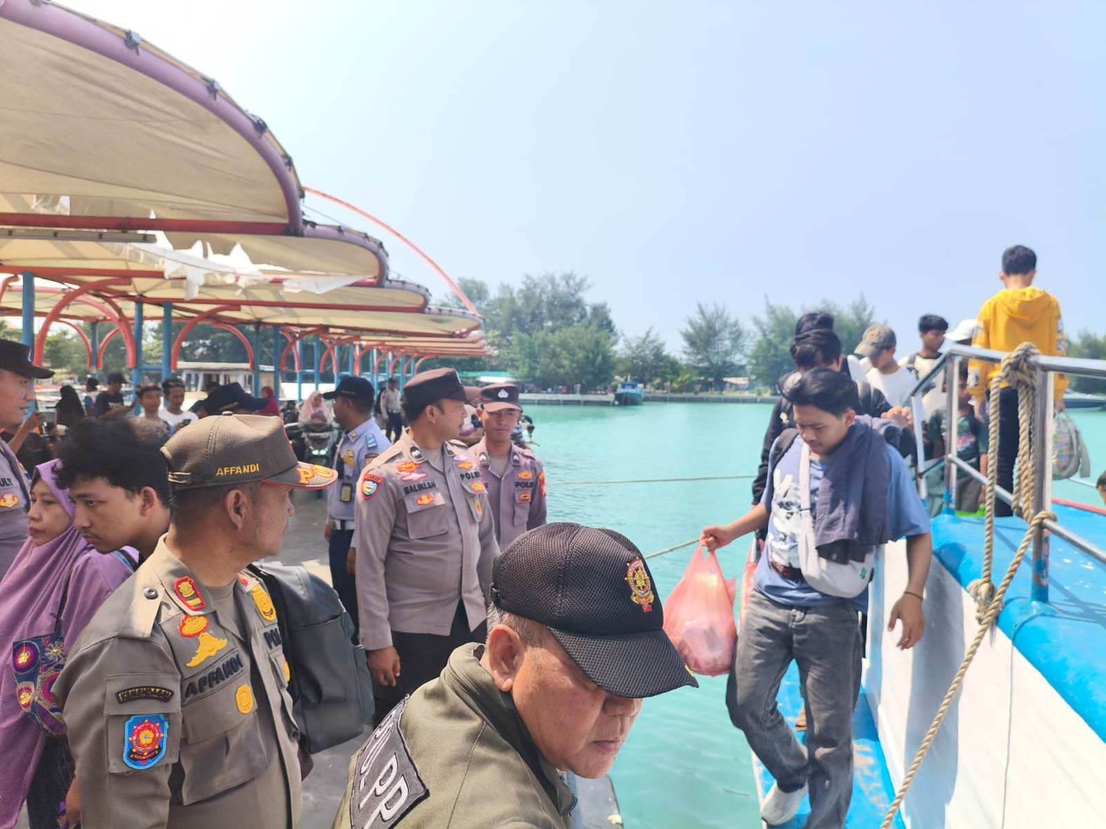 Jakarta On The Spot, Polres Kepulauan Seribu Kedepankan Pelayanan Humanis dan Sosialisasi Layanan Polisi 110 di Dermaga
