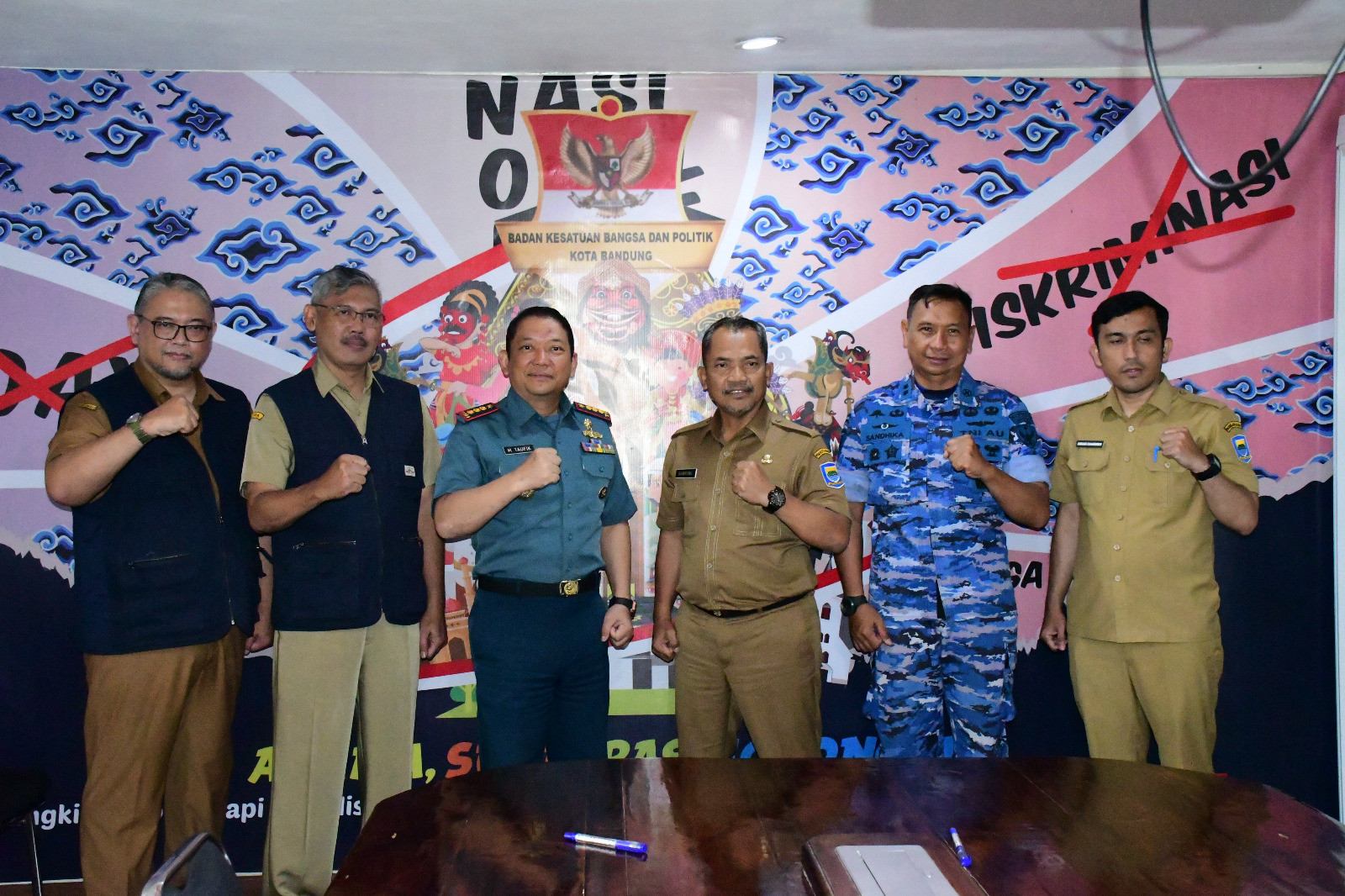 Komandan Lanal Bandung dan Forkopimda Kota Bandung Laksanakan Penandatanganan Naskah Perjanjian Hibah Daerah (NPHD)
