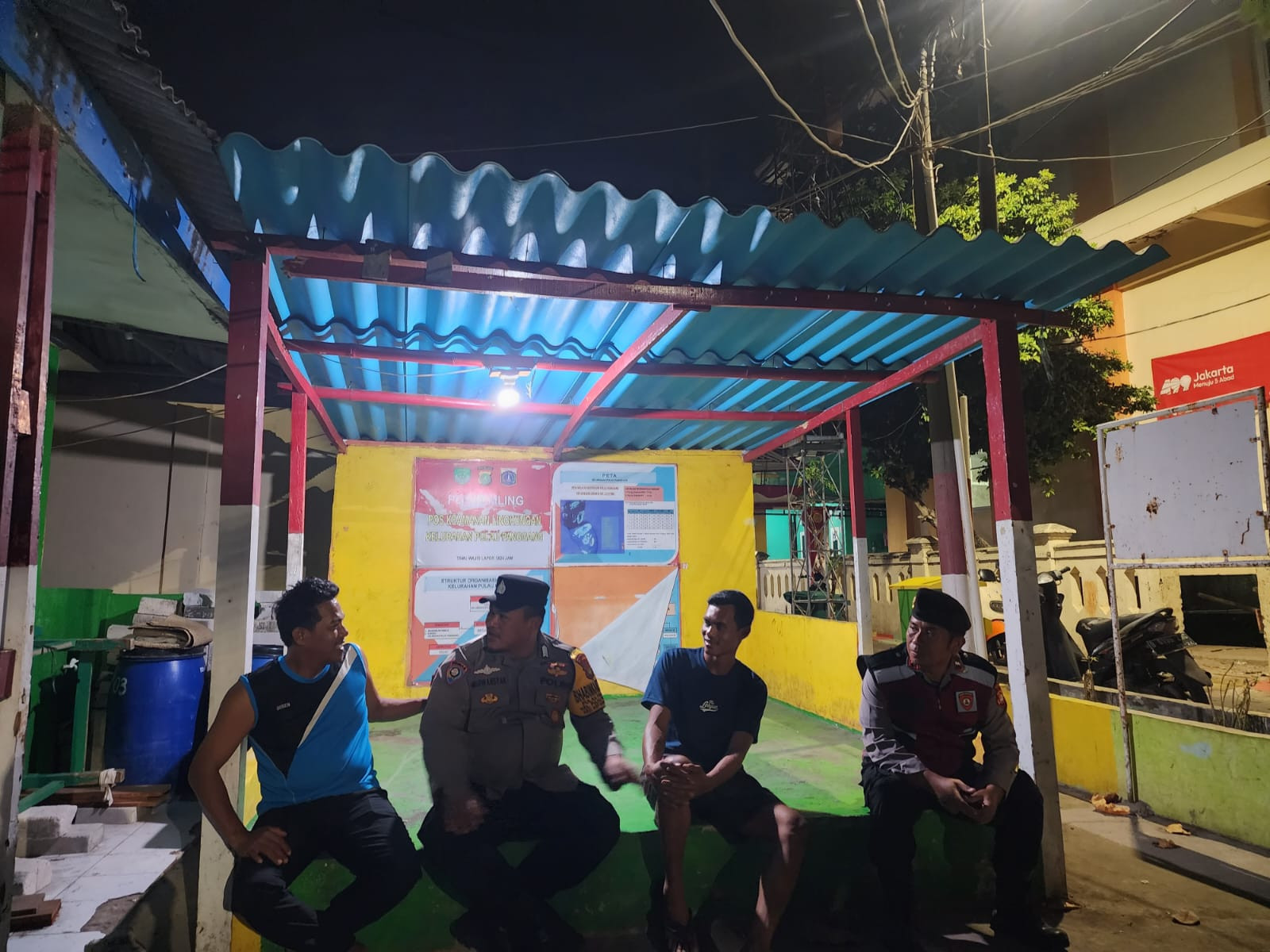Layanan Polisi 110 Jadi Andalan Warga, Polsek Kepulauan Seribu Utara Gencarkan Sosialisasi Saat Patroli Malam