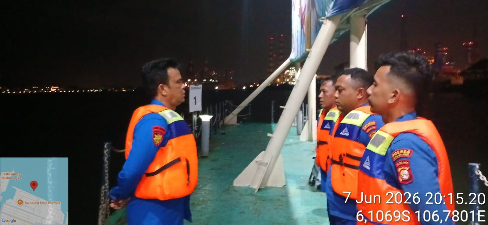 Patroli Malam Satpolairud Polres Kepulauan Seribu Perkuat Keamanan Perairan, Layanan Polisi 110 Disosialisasikan ke Nelayan