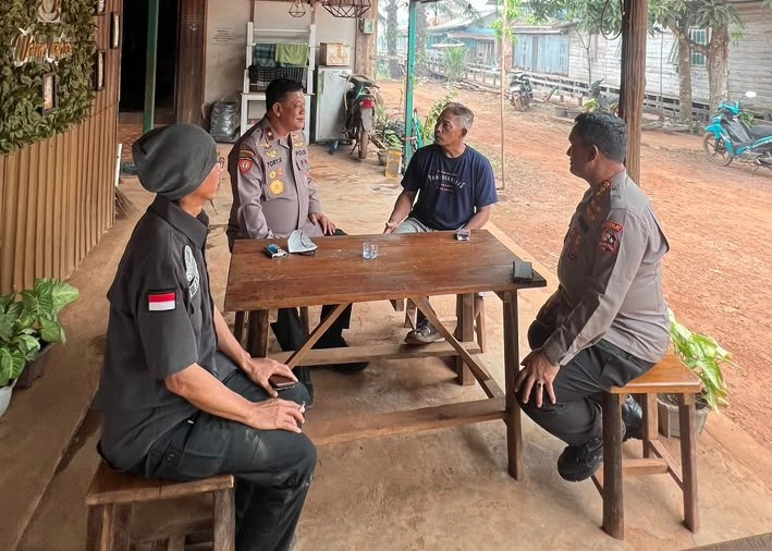 Tak Hanya Padamkan Api, Polri Selamatkan Anak Beruang Madu Terdampak Karhutla