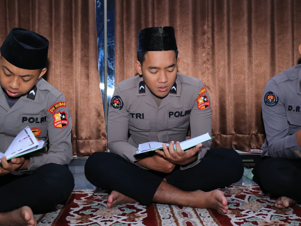 Divhumas Polri Tebar Keberkahan Lewat Pengajian dan Khataman Rutin