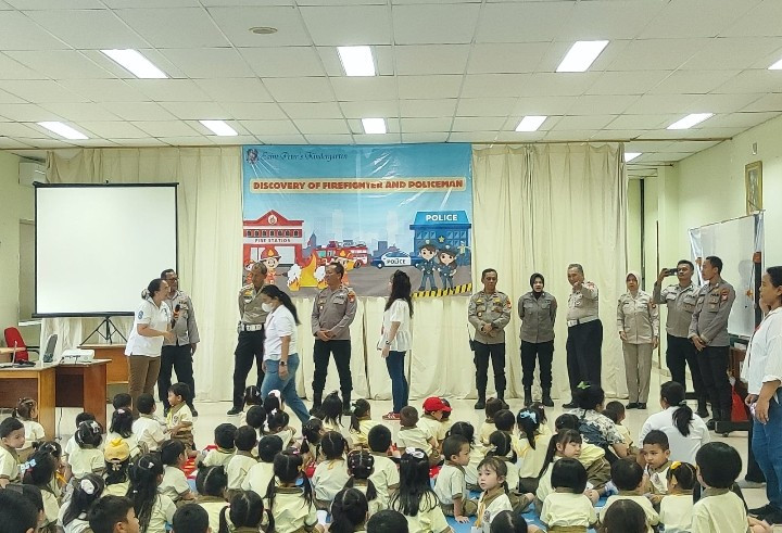 Polisi Sahabat Anak, Polres Metro Jakarta Utara Edukasi 90 Murid TK Saint Peter’s