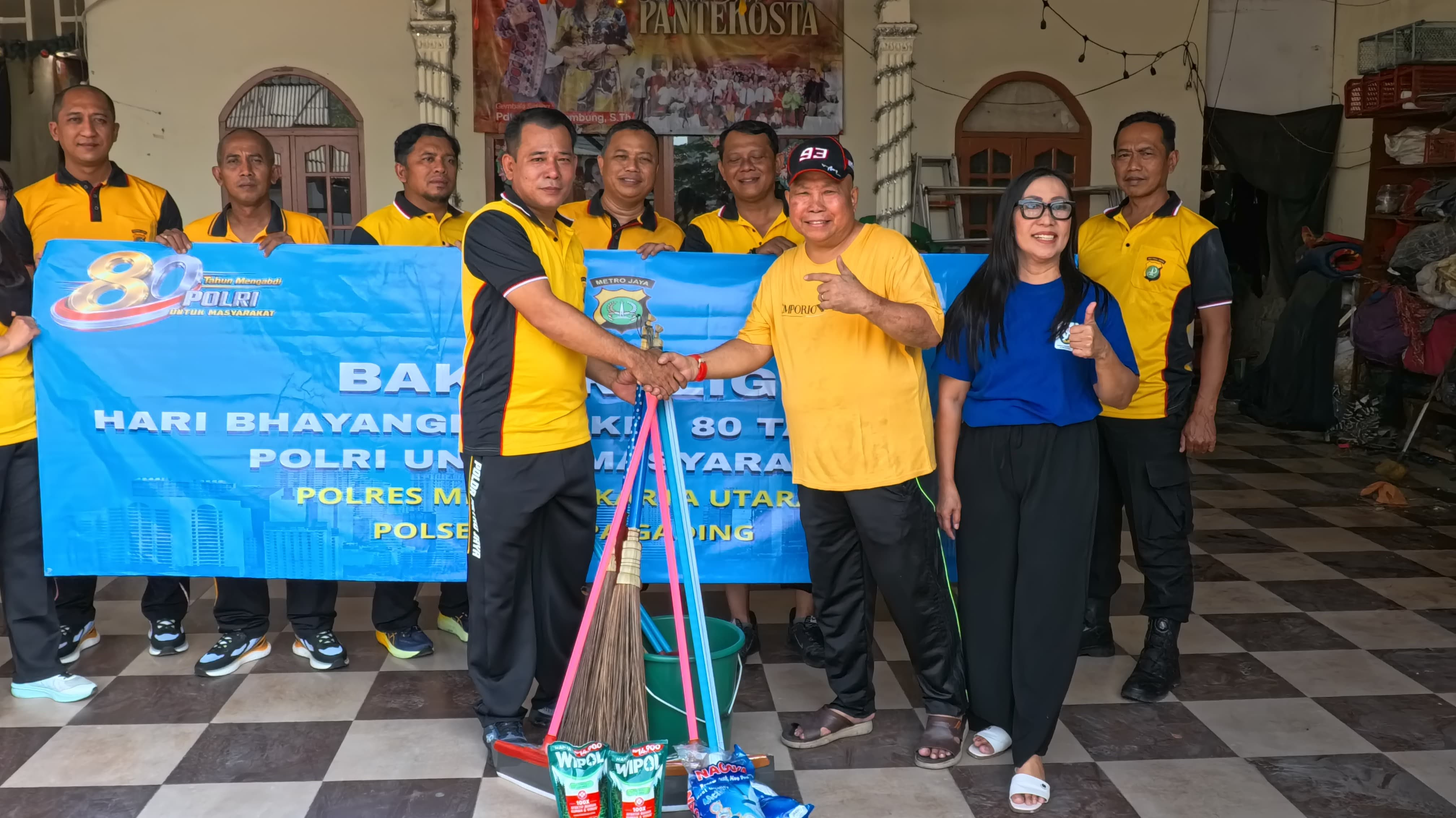 Sambut HUT Bhayangkara ke-80, Polsek Kelapa Gading Gelar Bakti Religi di Gereja dan Masjid