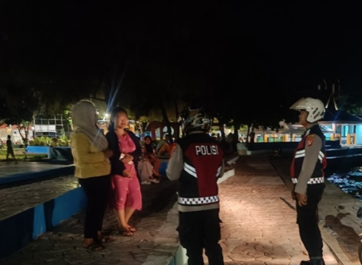Patroli Malam Gabungan Polsek Kepulauan Seribu Selatan, Sosialisasikan Layanan 110 dan Antisipasi Guantibmas