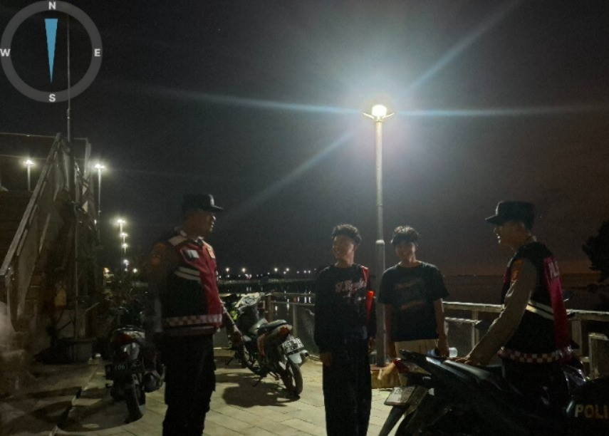 Patroli Gabungan Siskamling Polsek Kepulauan Seribu Selatan, Sosialisasikan Layanan 110 dan Barcode Aduan Masyarakat