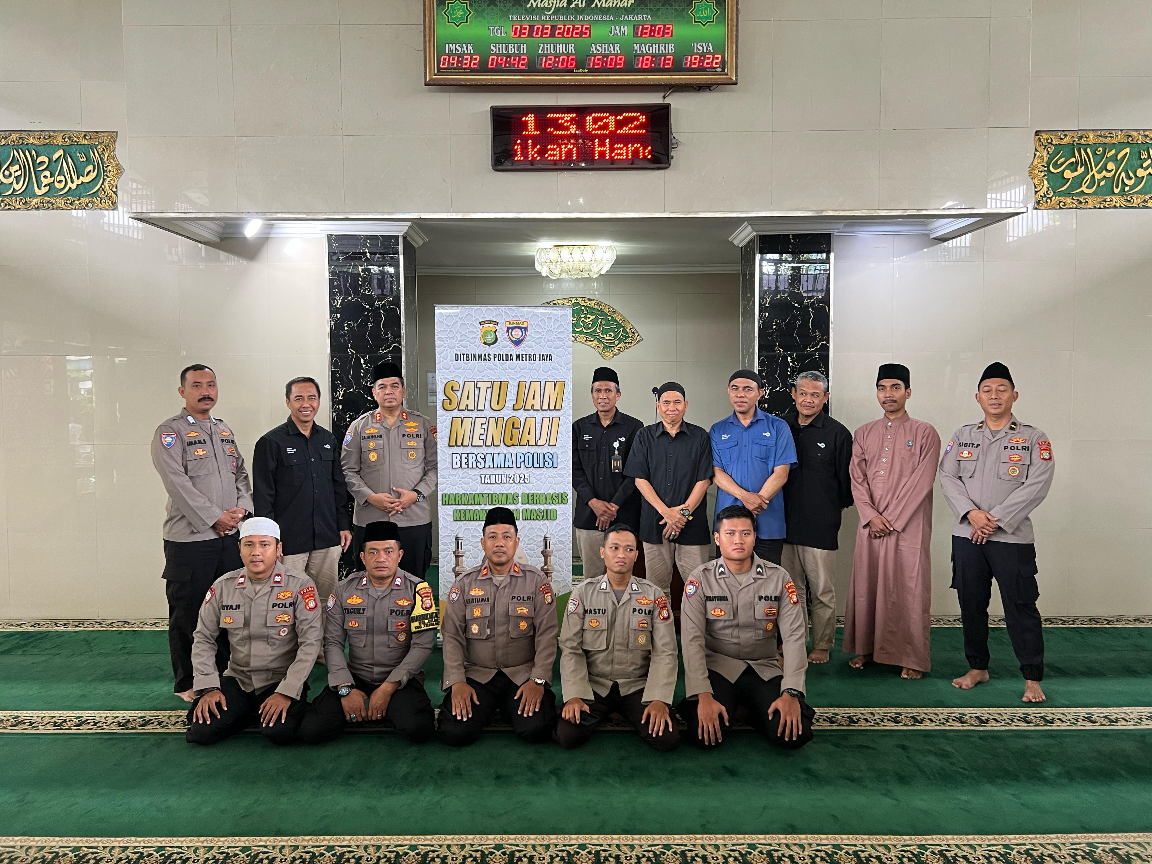 Polisi Gelar "Satu Jam Mengaji" di Masjid Al-Manar TVRI, Ajak Warga Makmurkan Masjid