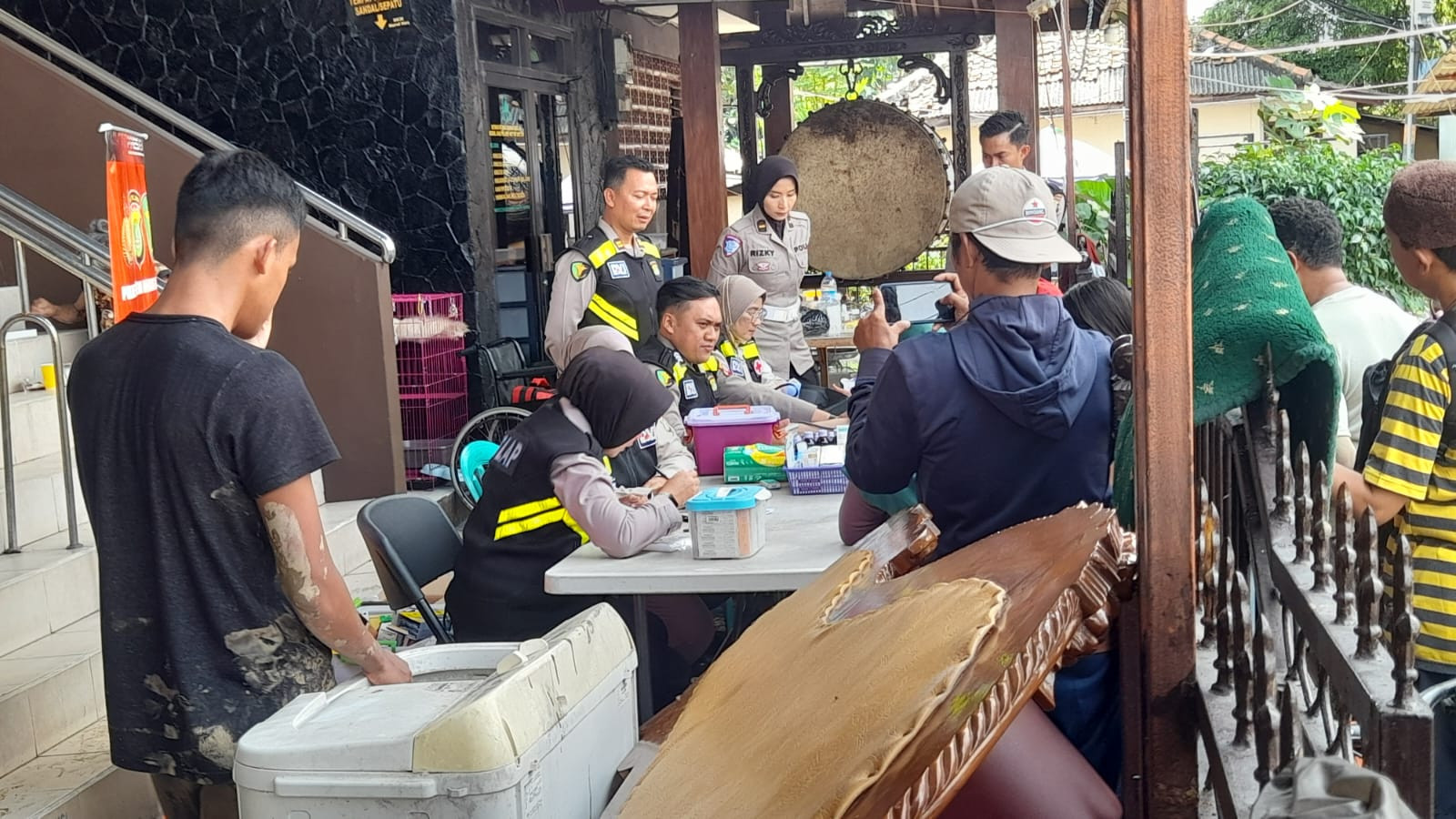 Polres Metro Bekasi Kota Gelar Aksi Kemanusiaan untuk Korban Banjir Luapan Kali Bekasi