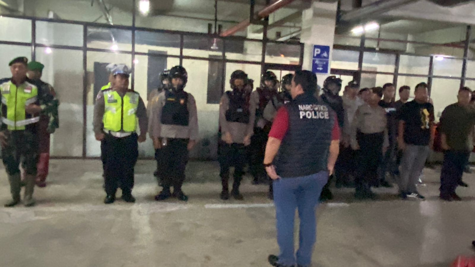 Antisipasi Kerawanan Minggu Dini Hari, AKP Arifin Sihombing Pimpin Apel KRYD Personel Gabungan di Polres Metro Bekasi Kota 