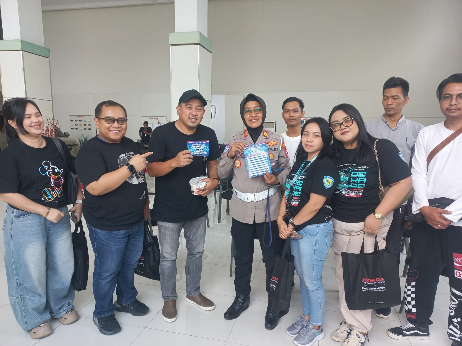 Satlantas Polres Metro Bekasi Kota Gencarkan Sosialisasi Keselamatan Lalu Lintas di Dealer Honda