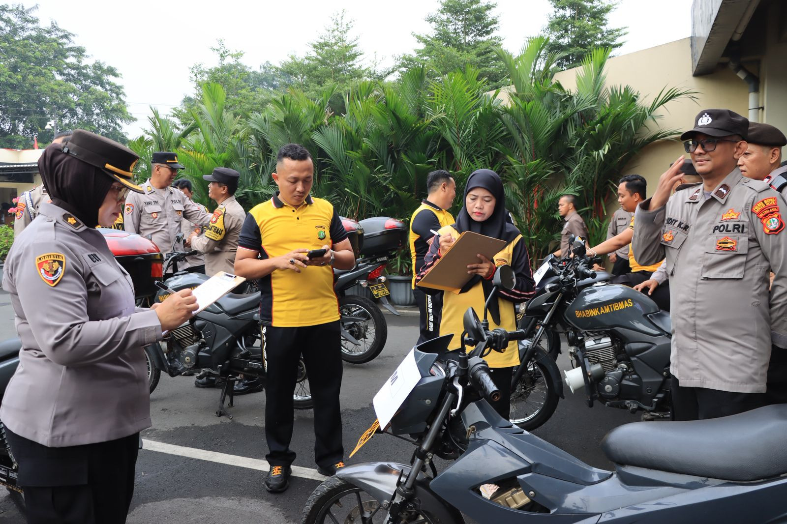 Kontes Motor Dinas Resik Meriahkan Hari Bhayangkara ke-80, Polres Bekasi Kota Tumbuhkan Kebanggaan Anggota