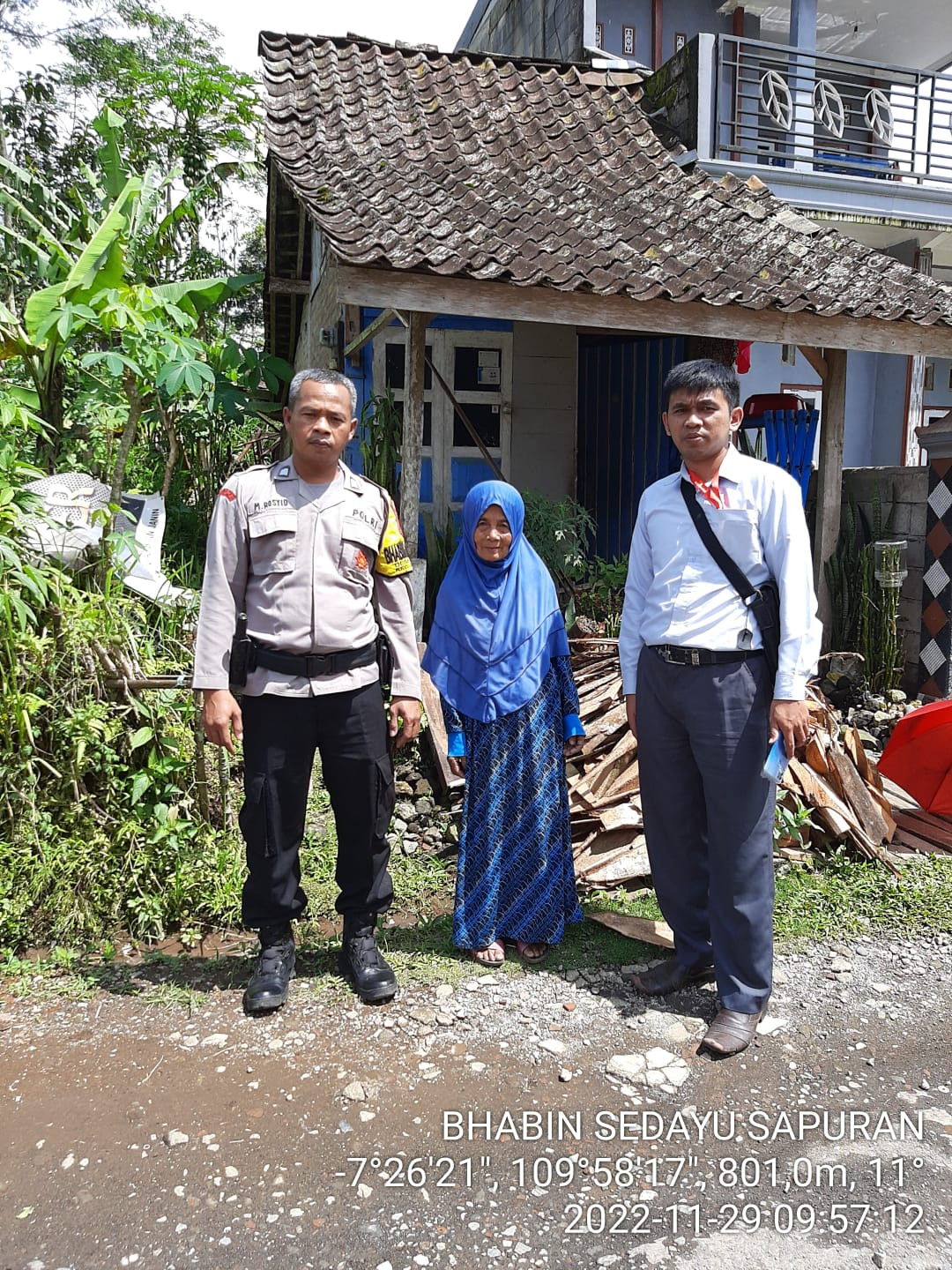 Anggota Polres Wonosobo Renovasi 3 Warga Tak Layak Huni di Desa Wonosobo