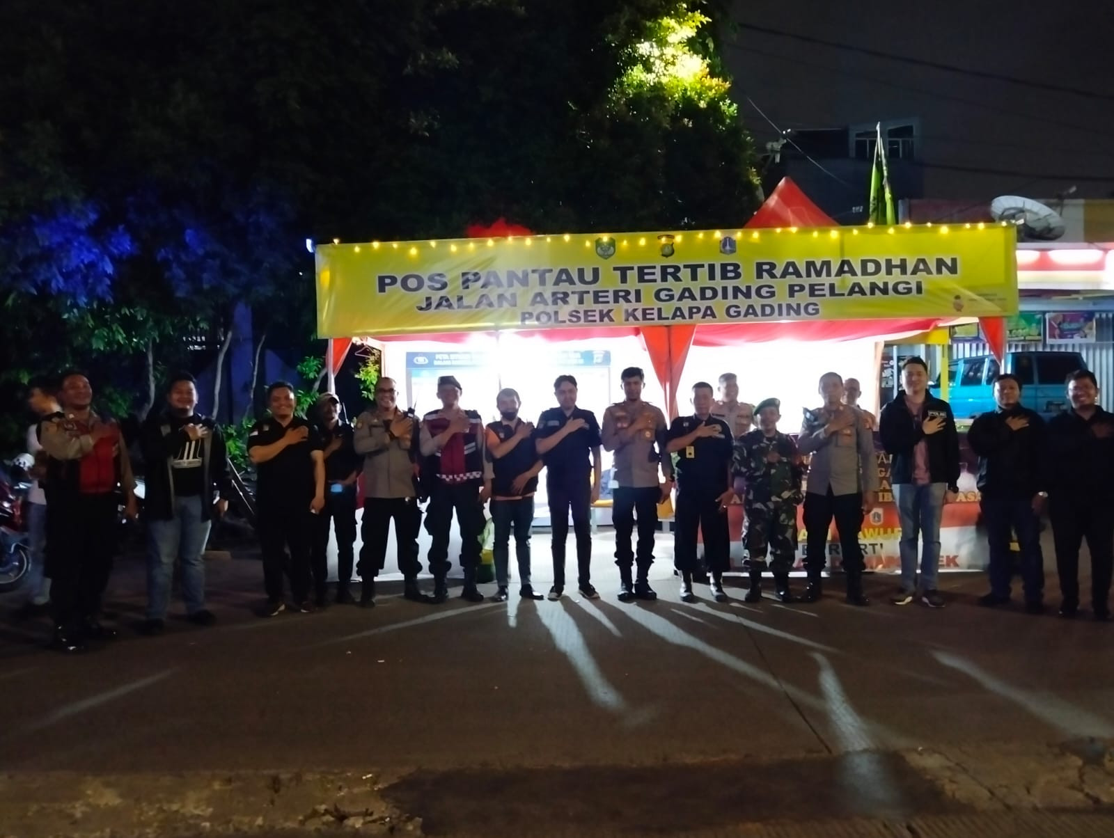 Polsek Kelapa Gading Gelar Pengamanan Pos Pantau Tertib Ramadhan 1446 H di Jl. Arteri Gading Pelangi