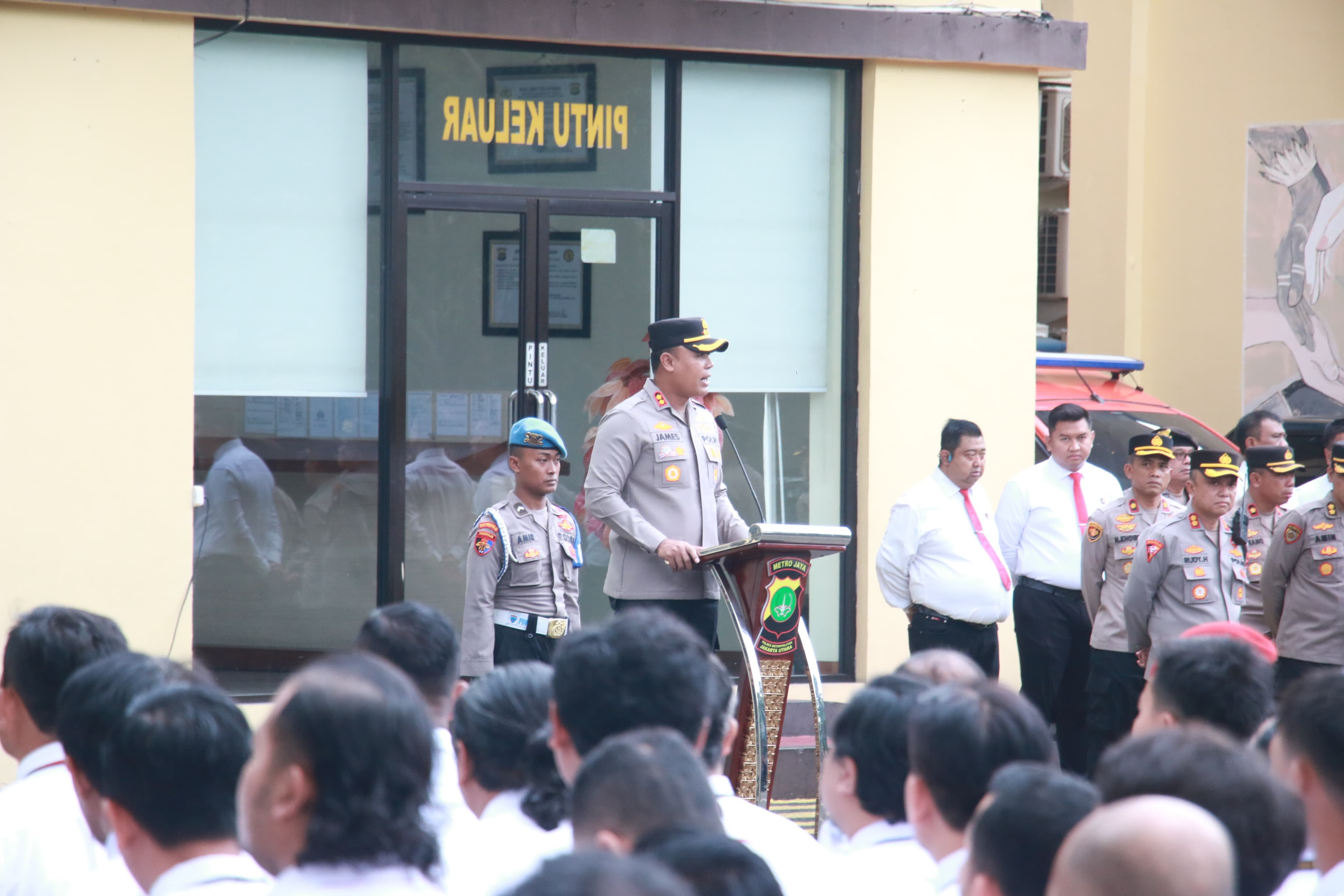Semangat Pagi! 319 Personel Hadiri Apel di Polres Metro Jakarta Utara