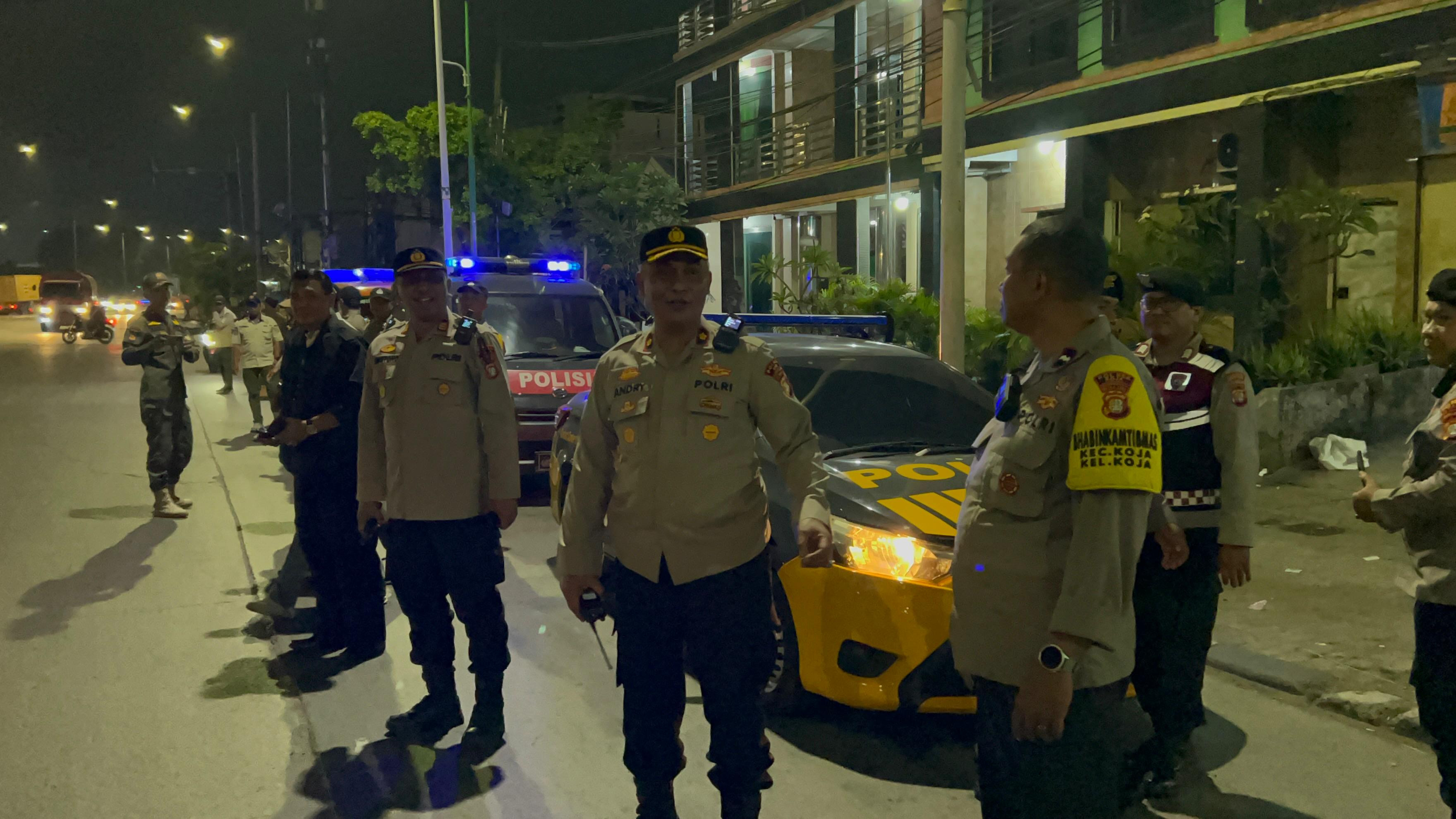 Kapolsek Koja Pimpin Patroli Antisipasi Kejahatan Jalanan dalam Program Jaga Jakarta