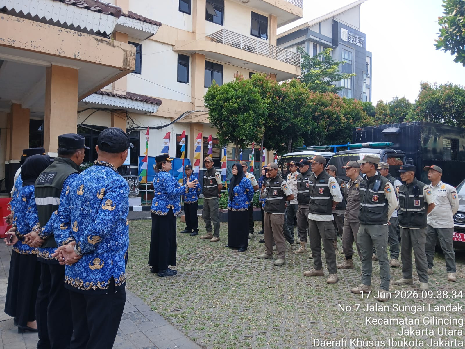 Roslely Tambunan Pimpin Langsung Penegakan Perda di Marunda, Bangunan Liar Dibongkar
