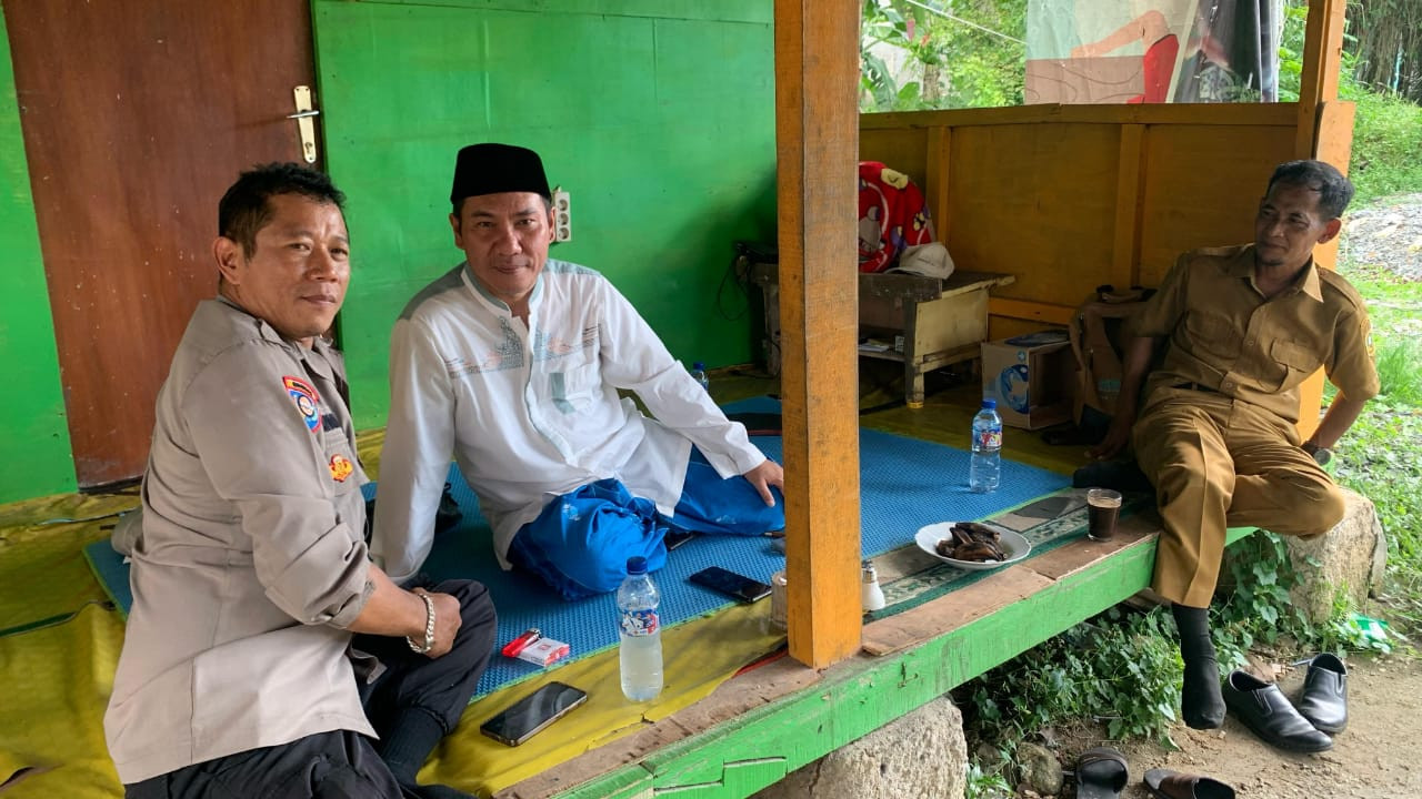 Bhabinkamtibmas Polsek Dramaga Laksanakan Giat Cooling System, Ajak Warga Jaga Kondusifitas dan Cegah Gangguan Kamtibmas