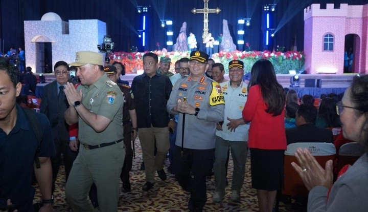 Kapolres Metro Jakarta Utara dan Forkopimko Pastikan Keamanan Ibadah Natal di Gereja GBI Mawar Saron Kelapa Gading