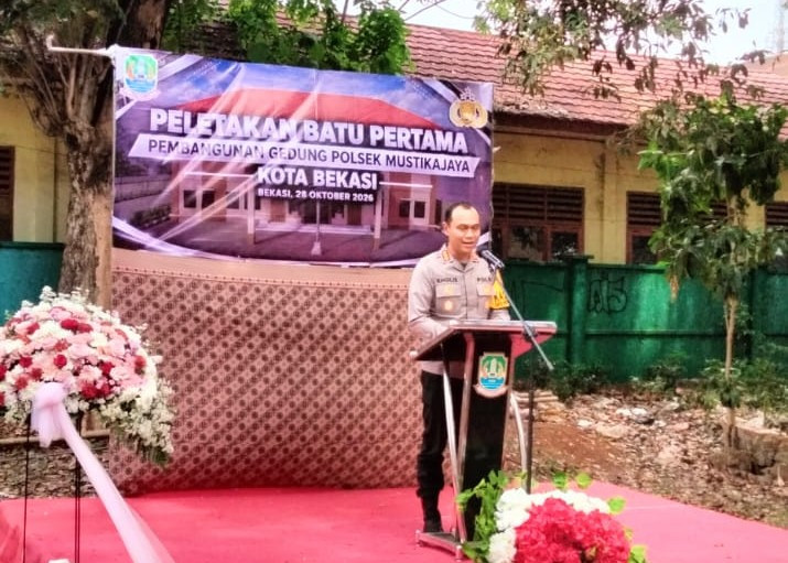Kapolres Metro Bekasi Kota Hadiri Peletakan Batu Pembangunan Polsek Mustikajaya