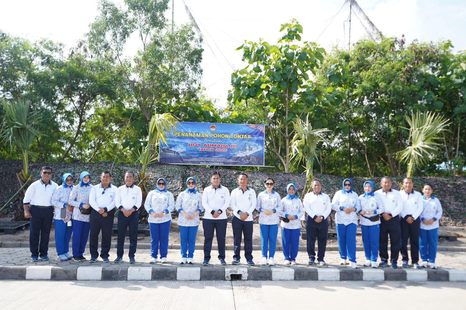 Komandan Lanal Bandung Ikuti Olahraga Bersama KASAL Dalam Rangka HUT Armada RI Tahun 2025