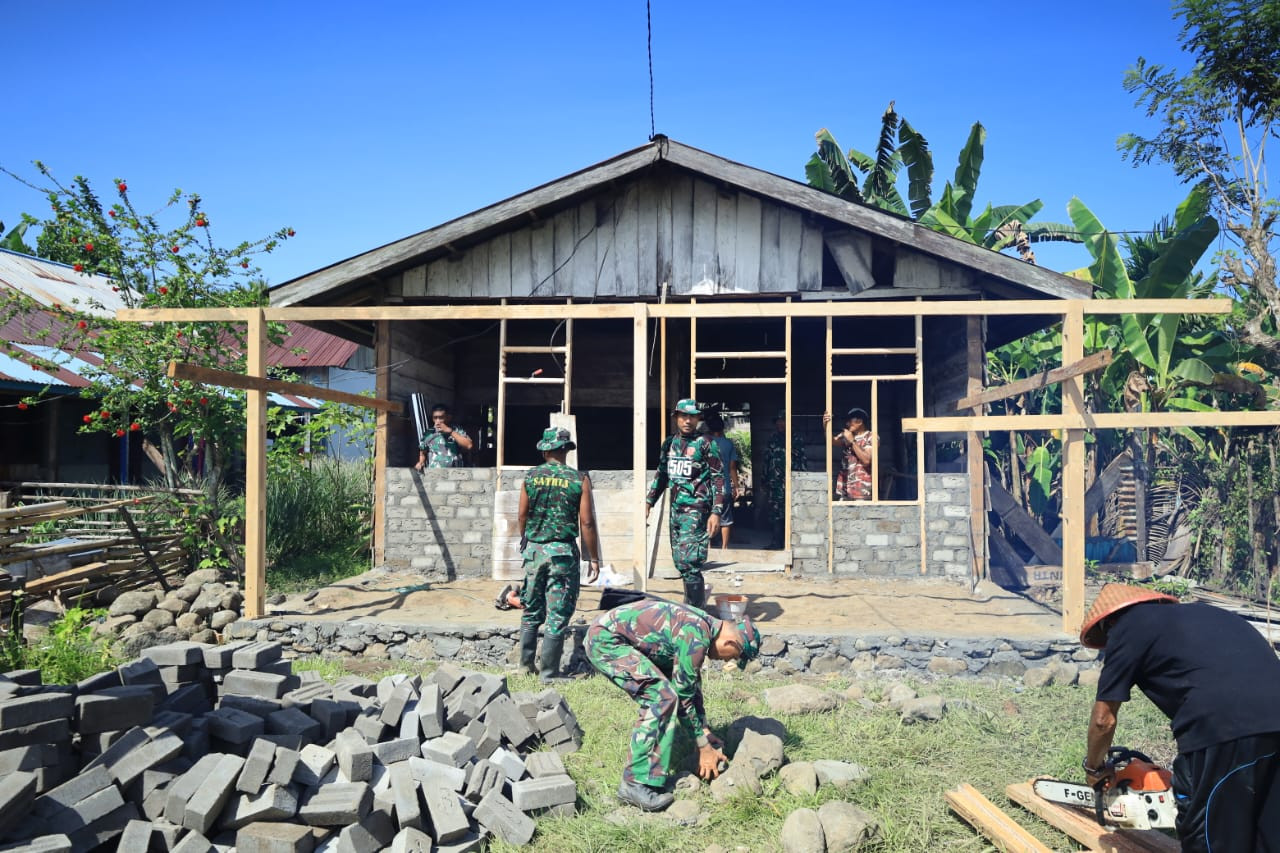 Satgas TMMD Ke-126 Kodim 1505/Tidore Hadirkan Kebahagiaan Lewat Pembangunan RTLH