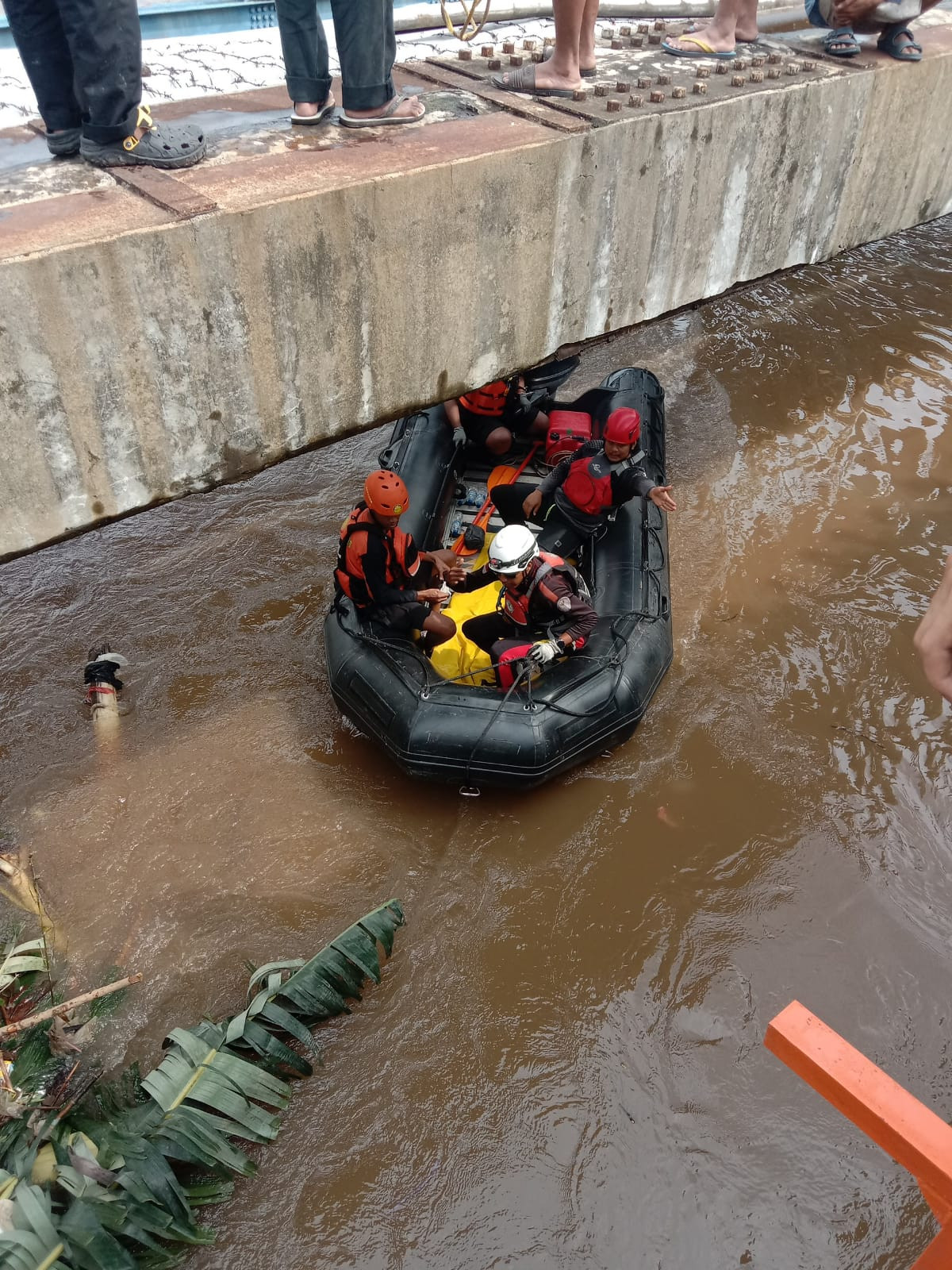 Remaja Diduga Tenggelam di Kali Ciliwung, Tim Gabungan Lanjutkan Pencarian Hari Kedua