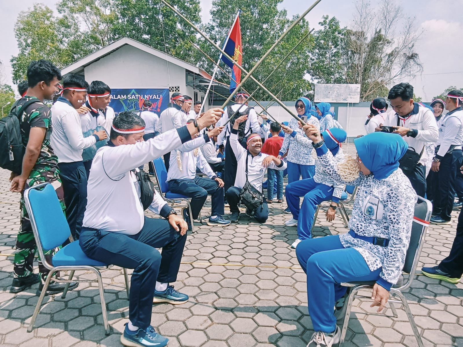 Semarak HUT Ke-81 Kemerdekaan RI, Keluarga Besar Lanal Bintan Ikuti Berbagai Perlombaan