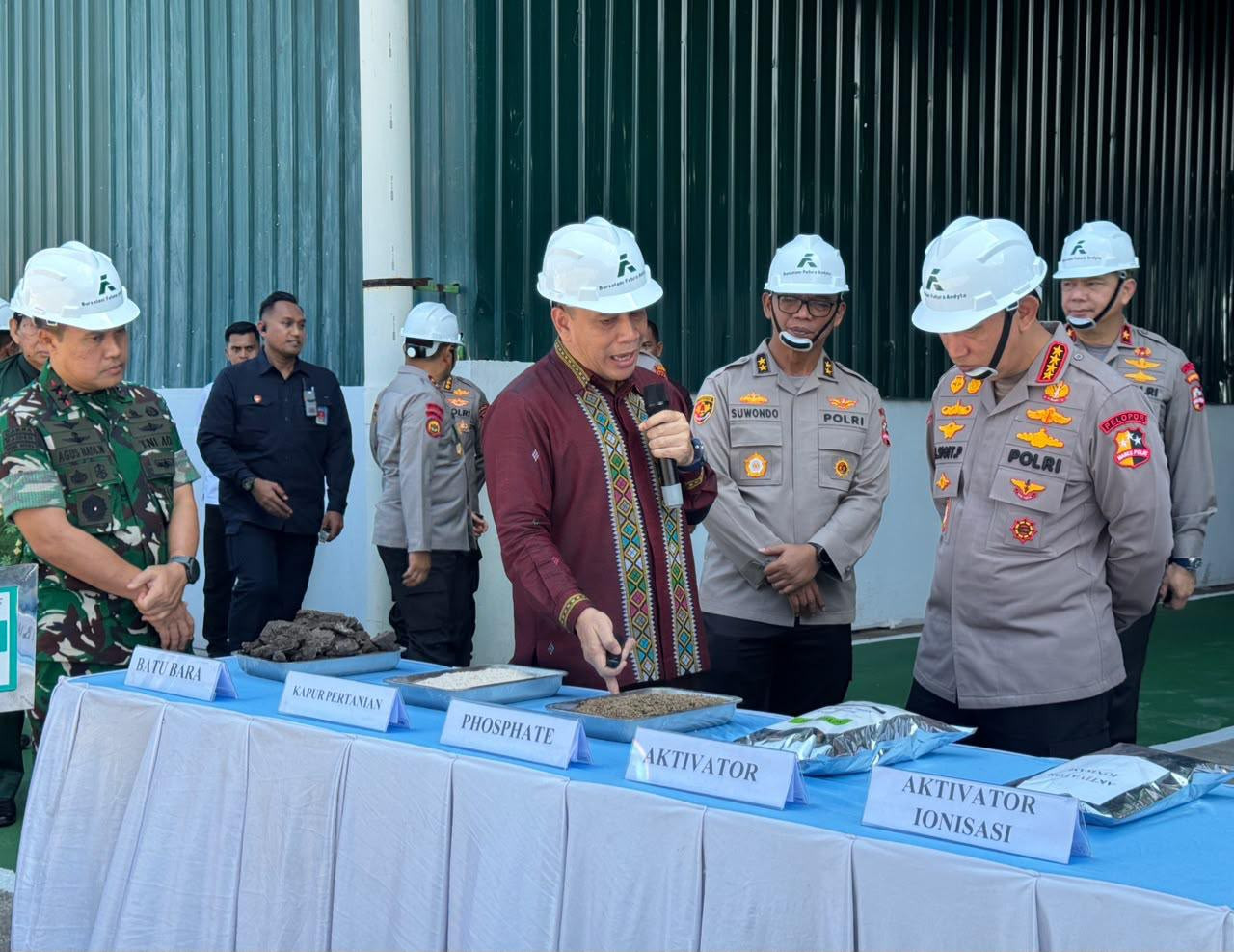 Dari Kampar ke Pasar Global, Kapolri Tinjau Inovasi Pupuk Batu Bara Karya Anak Bangsa
