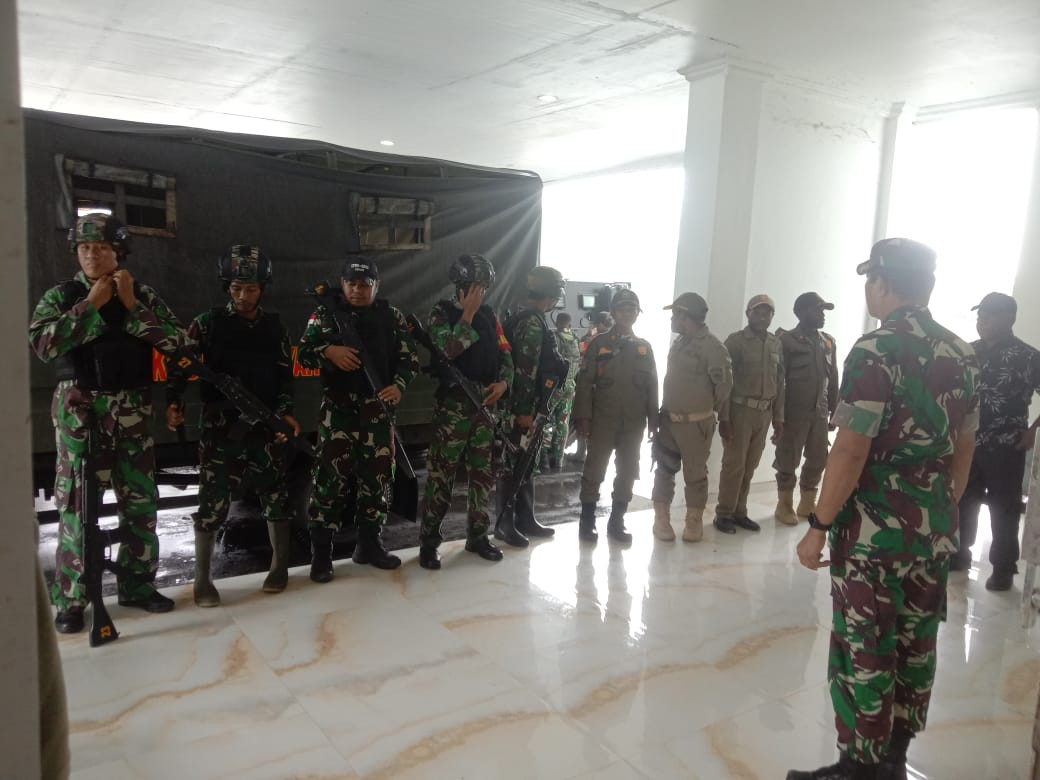 Jelang Peringatan HUT Ke-80 TNI, Personel Kodim 1715/Yahukimo Gelar Patroli Gabungan