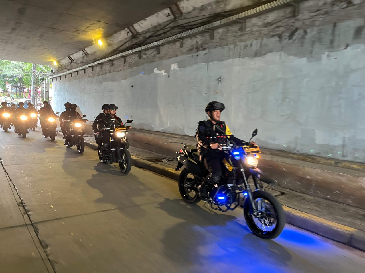 Brimob Polda Metro Jaya Laksanakan Monitoring Pasca Tawuran Warga di Terowongan Manggarai, Jakarta Selatan