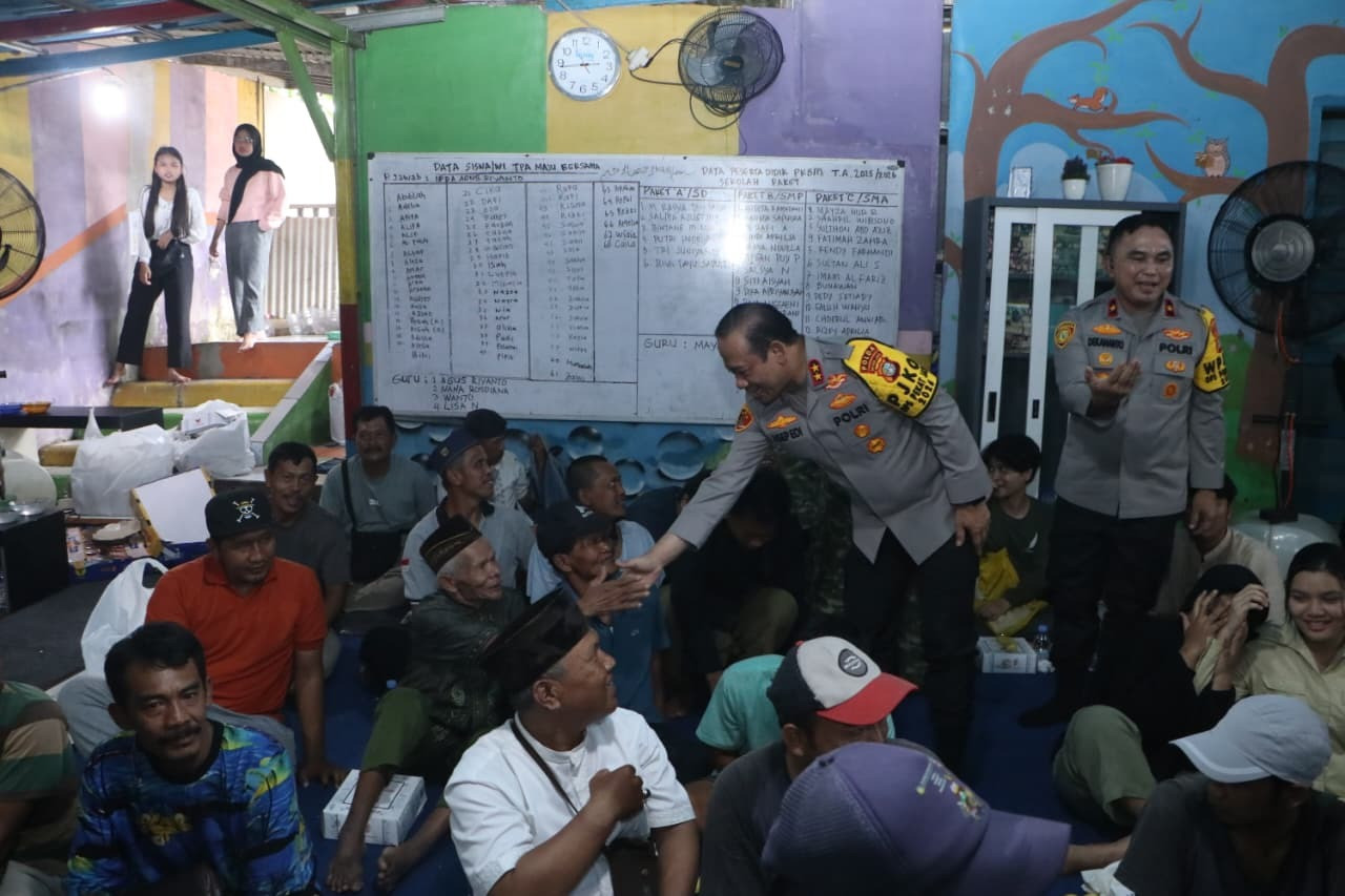 Kebersamaan di TPA Maju Bersama, Kapolda hingga Pangdam Jaya Makan Siang Bareng Warga