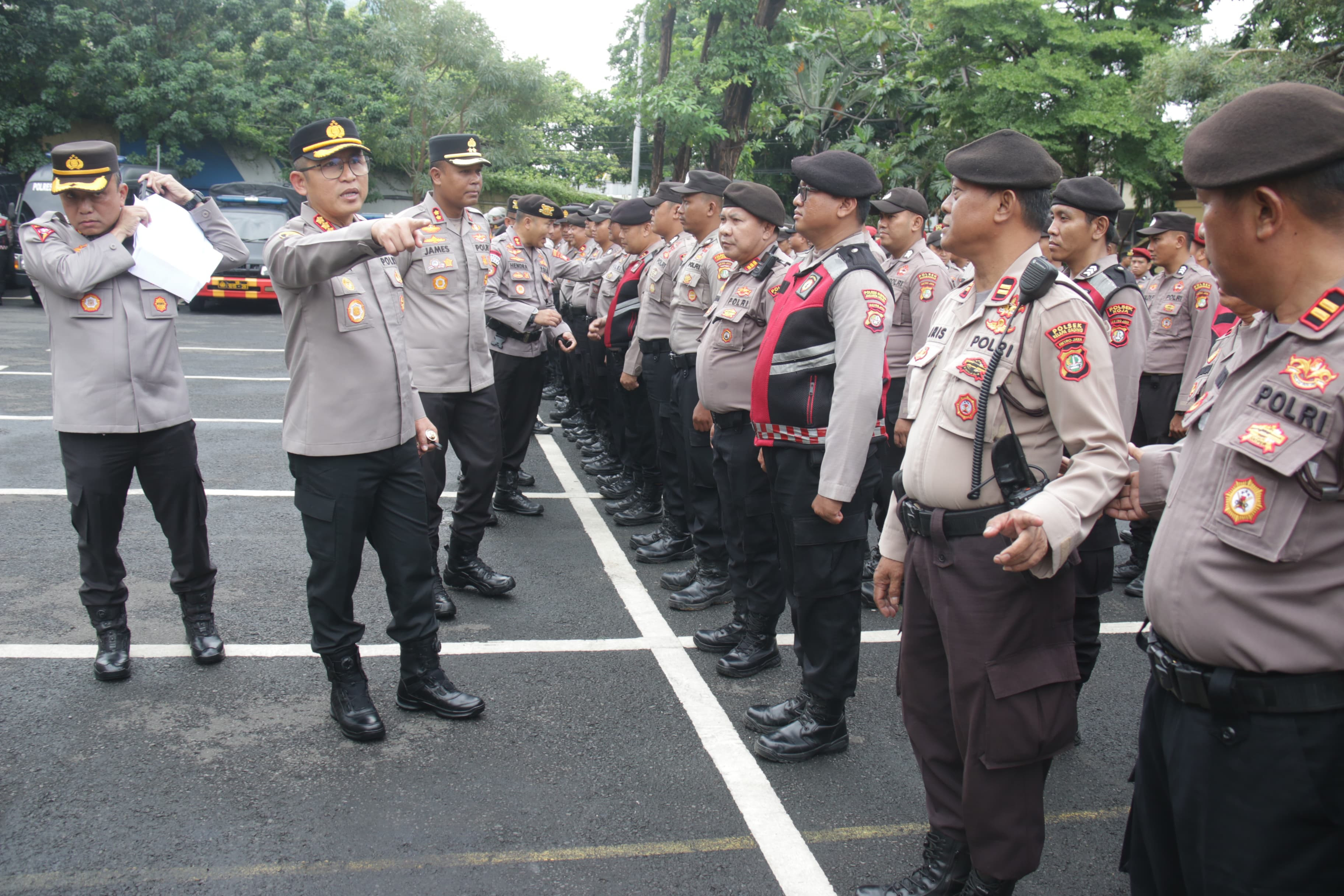 Kapolres Metro Jakarta Utara Pimpin Apel Pengecekan Pasukan Dalmas, Tekankan Kesiapan dan Dedikasi