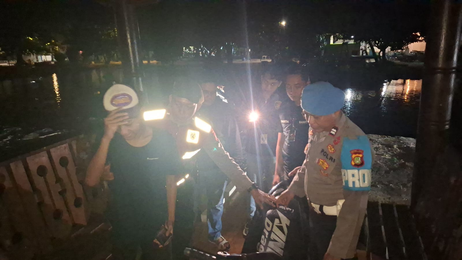 Patroli Malam Jakarta On The Spot, Polsek Kepulauan Seribu Selatan Tingkatkan Edukasi Layanan Polisi 110 kepada Warga